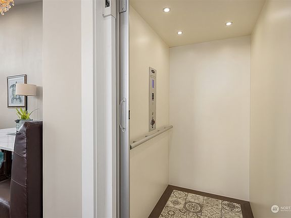 5th image of 415 & 417 Robinwood Drive NE