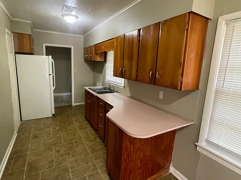 1207 Holly St — Photo 6