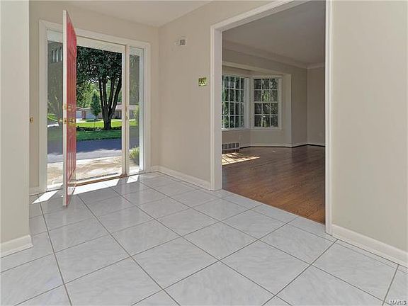 3rd image of 22 Ladue Mdws