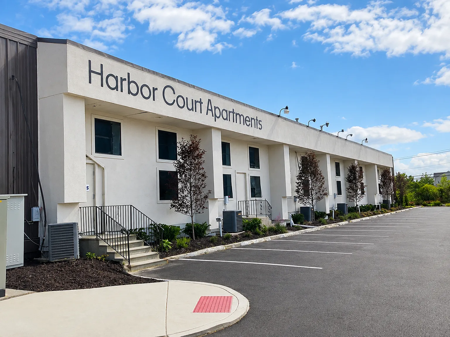 Harbor Court Apartments — Photo 2