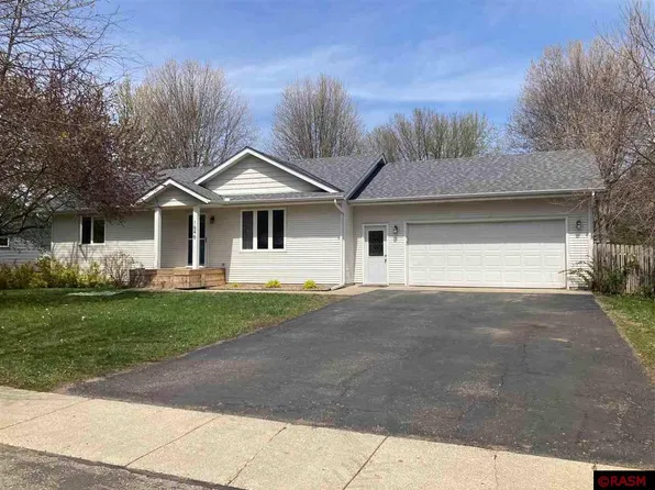 1646 Castle Dr, North Mankato, MN 56003