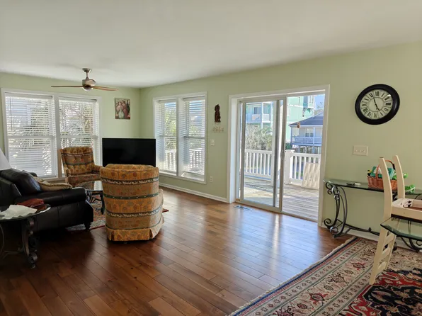 314 Greenville Ave #B, Carolina Beach, NC 28428