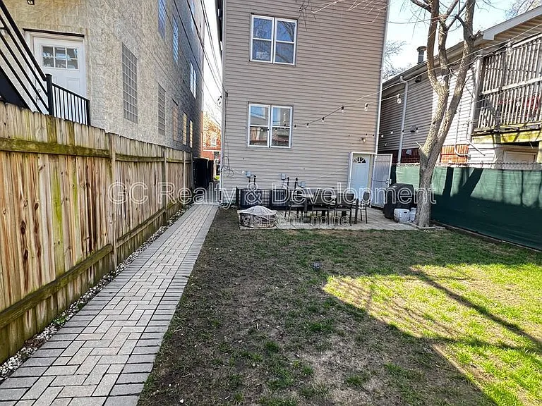 1439 N Artesian Ave #1 — Photo 31