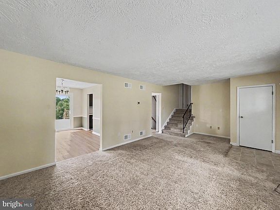 3rd image of 439 Valley Rd
