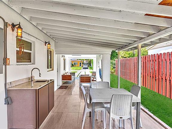 5th image of 1423 NE 176th St #1423
