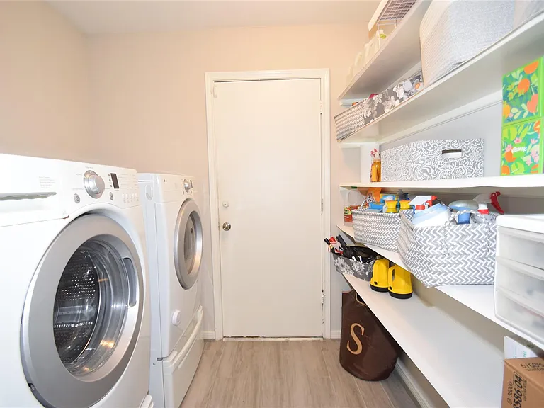 22922 Glenover Dr — Photo 15
