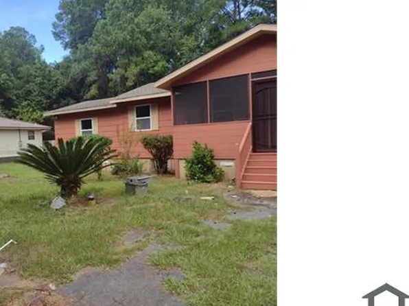 702 E 2nd St, Darien, GA 31305