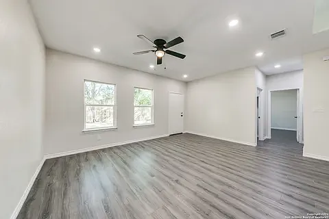631 Corliss — Photo 3