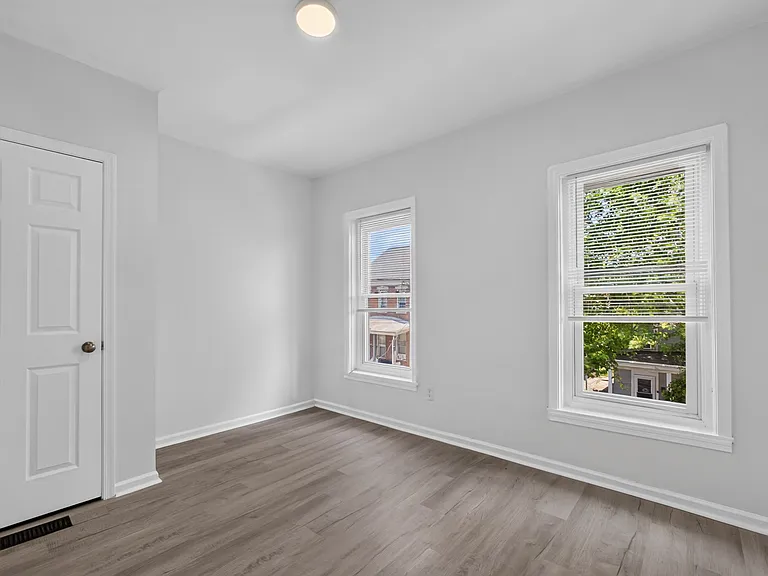 109 N Warren St — Photo 11