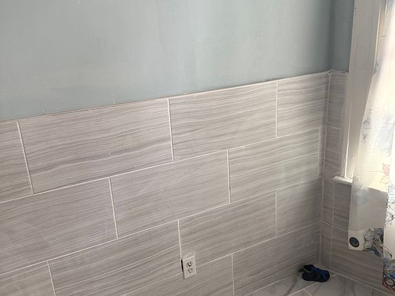 4th image of 101 Domedion Ave #2