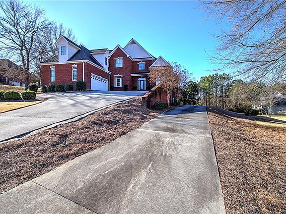 2nd image of 113 Vogel St NE