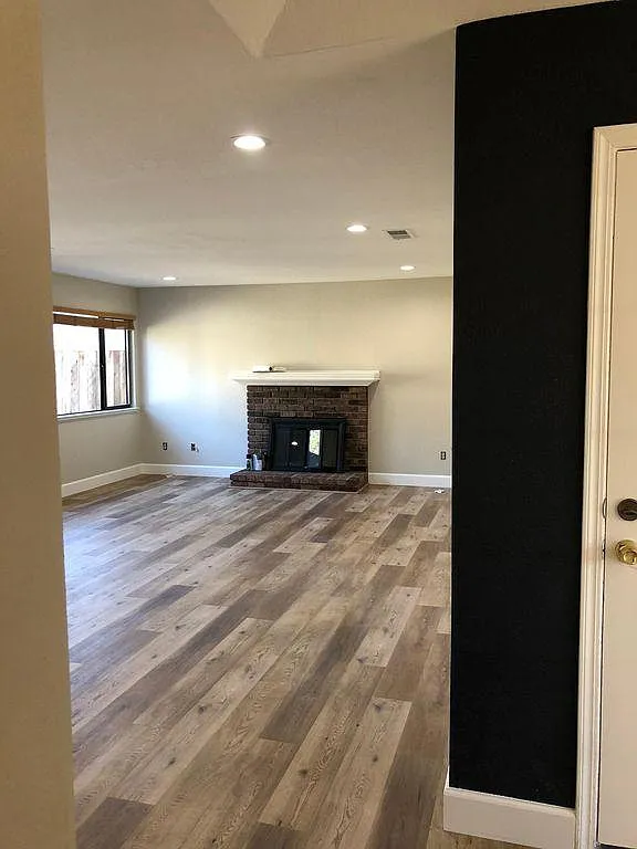 4 bed, 2052 sqft, $4,500 — Photo 3