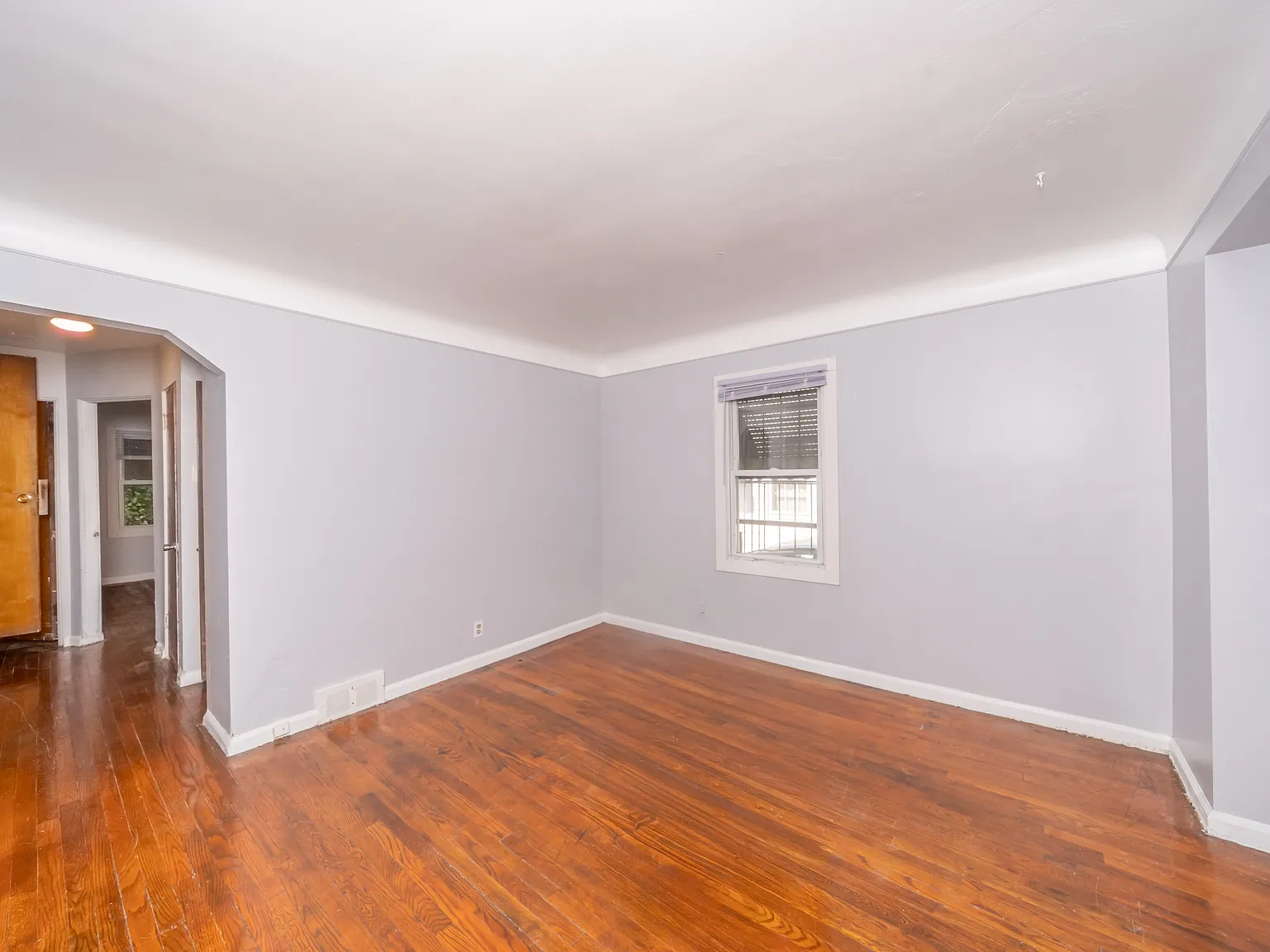 3 bed, 1081 sqft, $1,300 — Photo 2