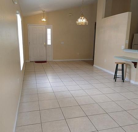 4th image of 335 Aylesbury Ln