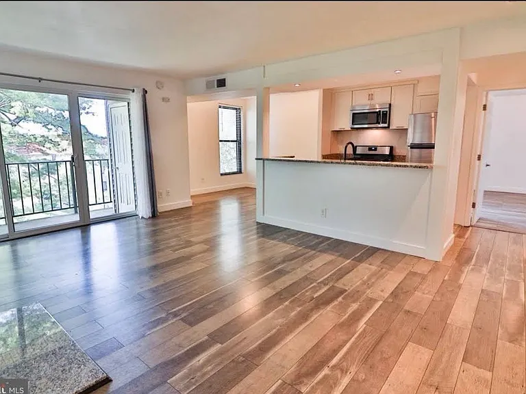 130 Duvall Ln #303 — Photo 6
