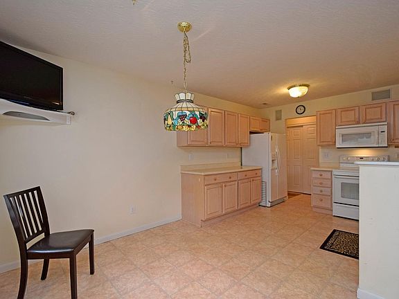 3rd image of 4089 Fieldsedge Dr