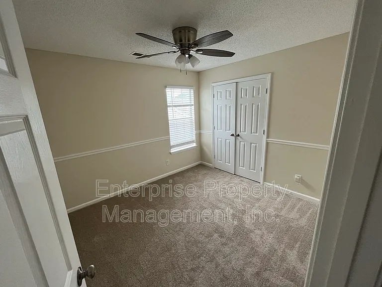 6869 Century Oaks Dr — Photo 4