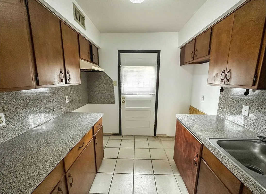 Photo 2 of 11 - 1508 W Nolana Ave #B - McAllen, TX Building Photo - 1508 W Nolana Ave #B