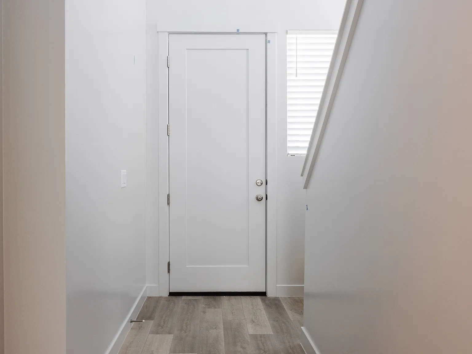 4 bed, 2.5 bath, 2030 sqft, $2,400 — Photo 3