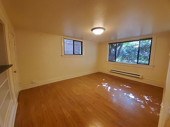 5th image of 206 Harvard Ave E #18157277