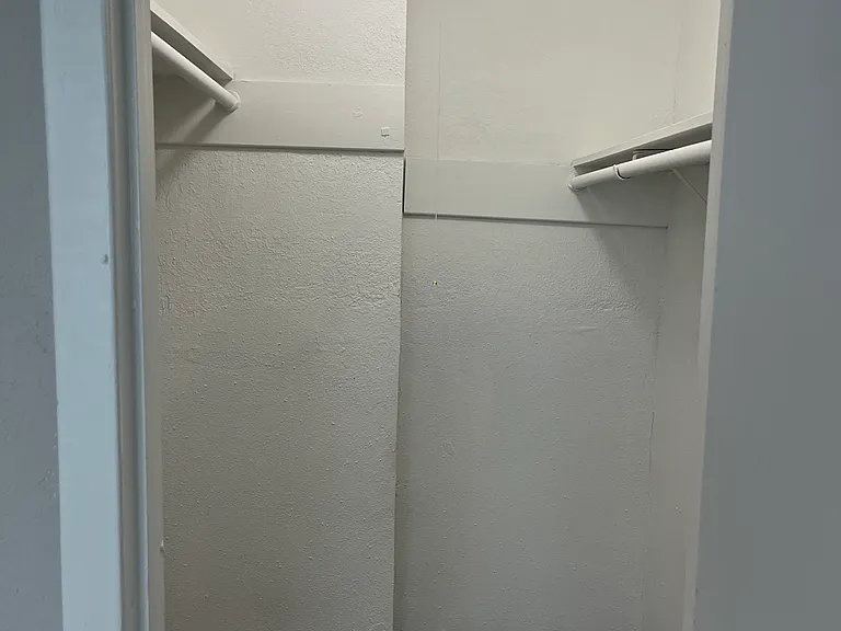 Henderson Grove Apartments — Photo 13