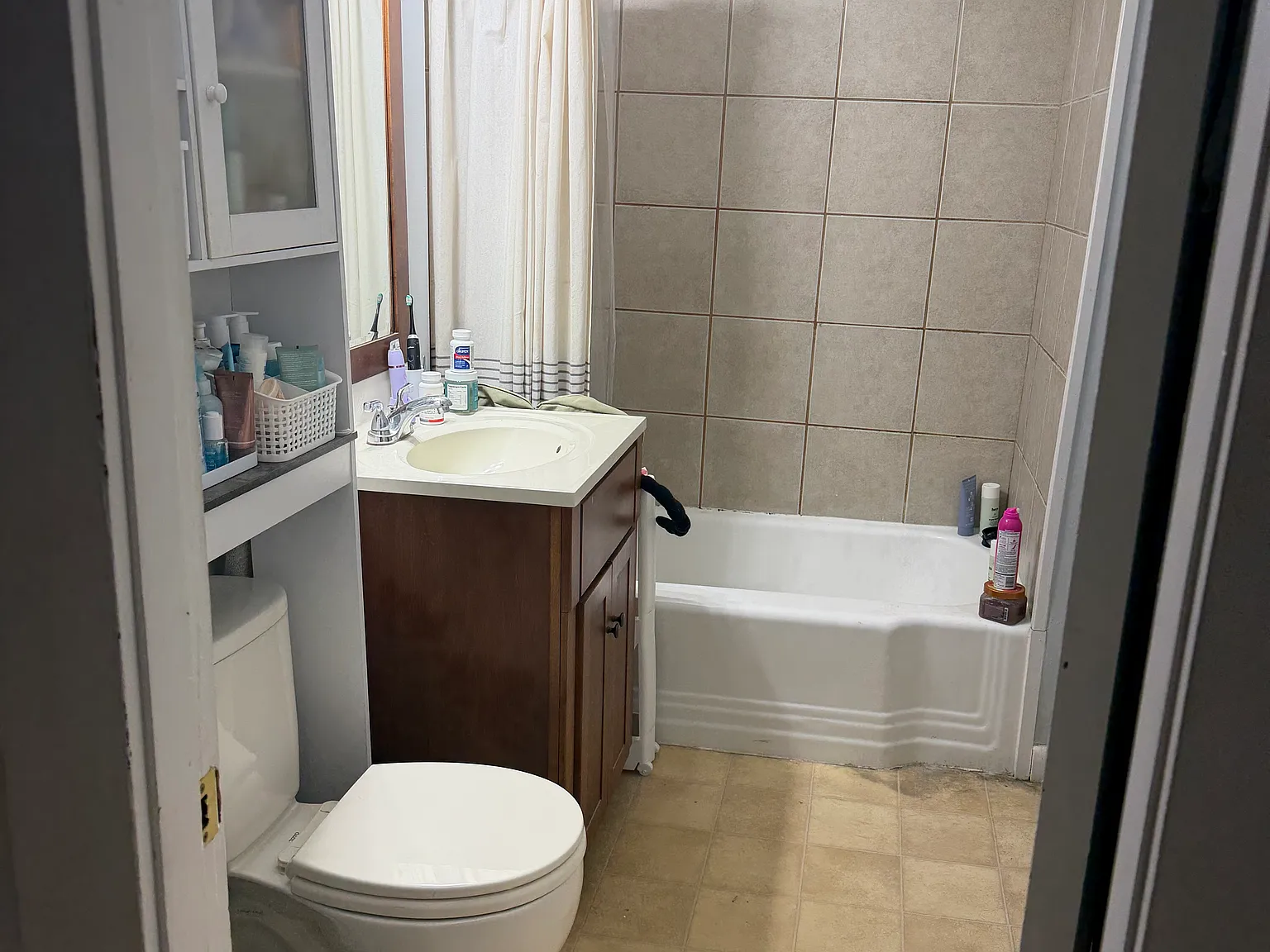 2 bed, 800 sqft, $1,700 — Photo 1