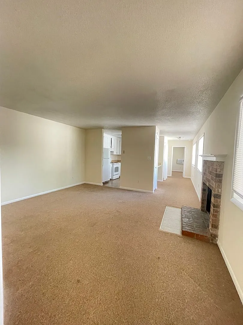 Building Photo - 804G