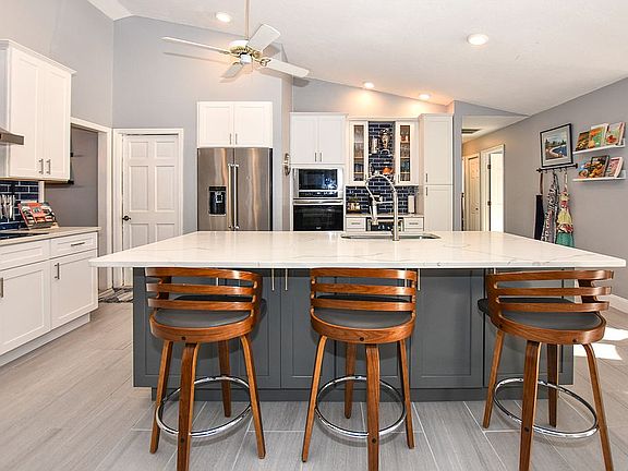 3rd image of 21 Lake Vista Way