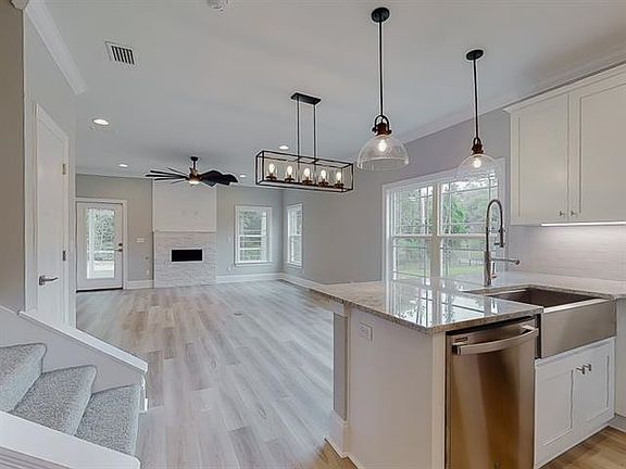 2nd image of 212 Cottage Ct