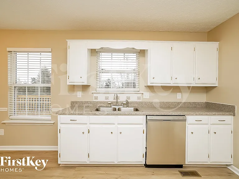 1415 Tuffnell Dr — Photo 4