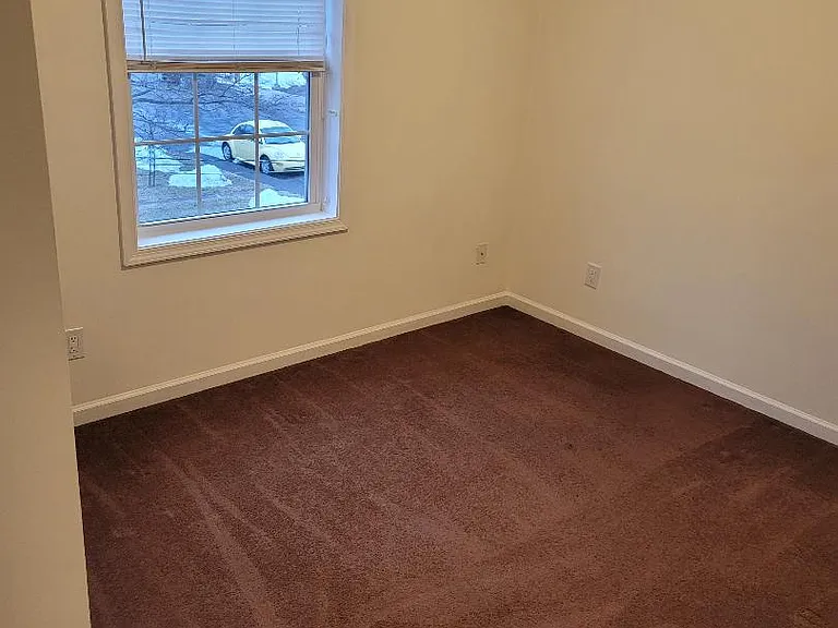 610 Maple Ave — Photo 2