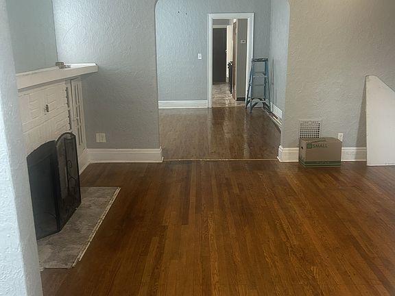 3rd image of 341-43 Bruce St #341