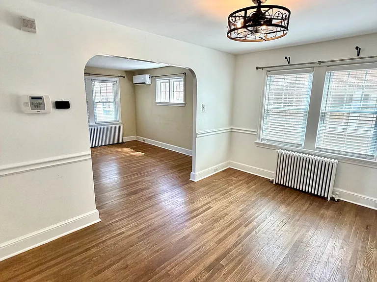 844 E Madison St — Photo 6