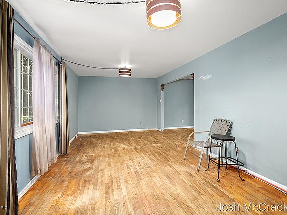 4th image of 10870 Deerwood Dr SE
