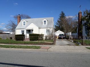1 Underhill Ave, Hicksville, NY 11801