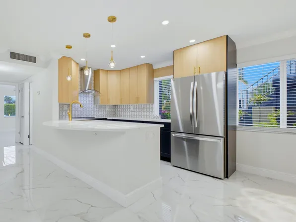 6 Normandy Ln #A, Delray Beach, FL 33484