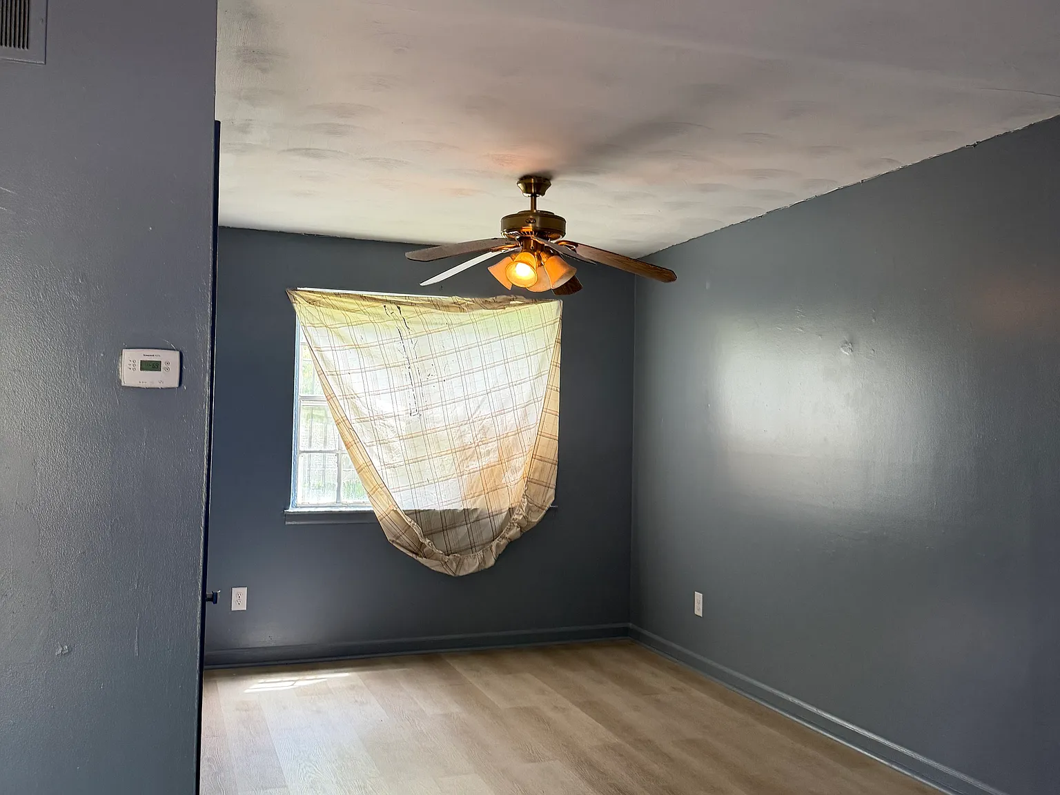 2 bed, 1000 sqft, $999 — Photo 2