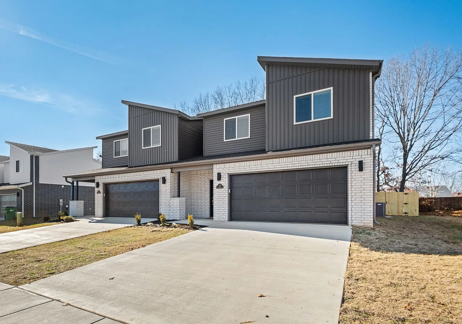 Bright & Spacious 3 Bed - 2.5 Bath Home in Centerton! — Photo 2