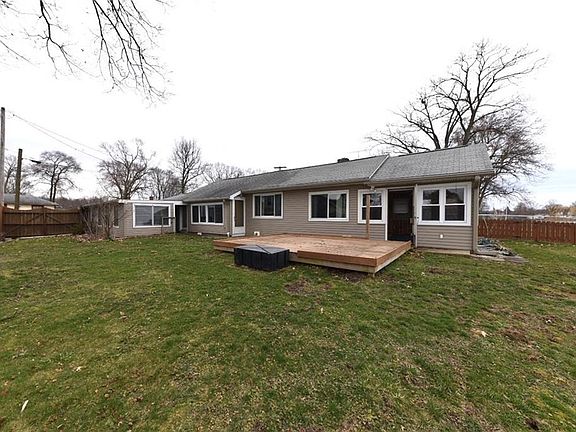 3rd image of 27061 Lake Point Dr