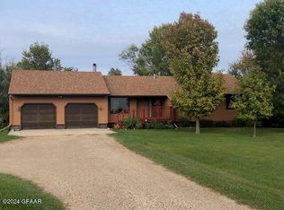 11296 46th Ave N, Grand Forks, ND 58203