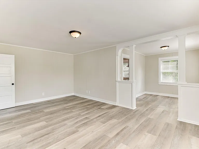 327 Meridian Ave — Photo 7