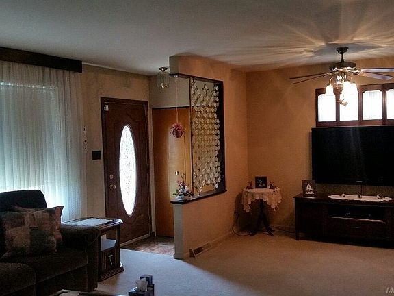 3rd image of 24253 Loretta Ave