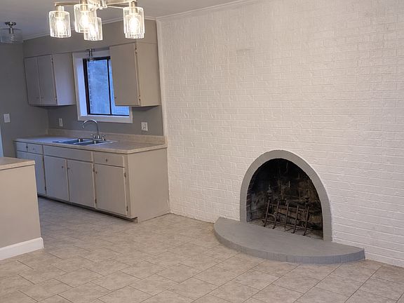 3rd image of 1927 Crawford Ave