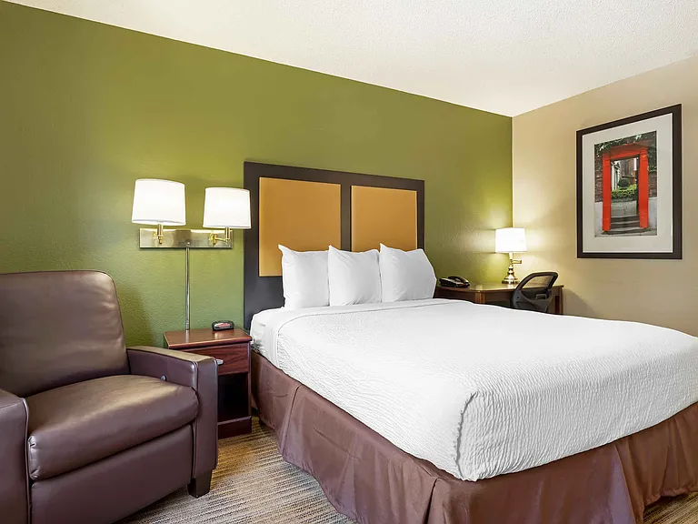 Studio Suite - 1 Queen Bed