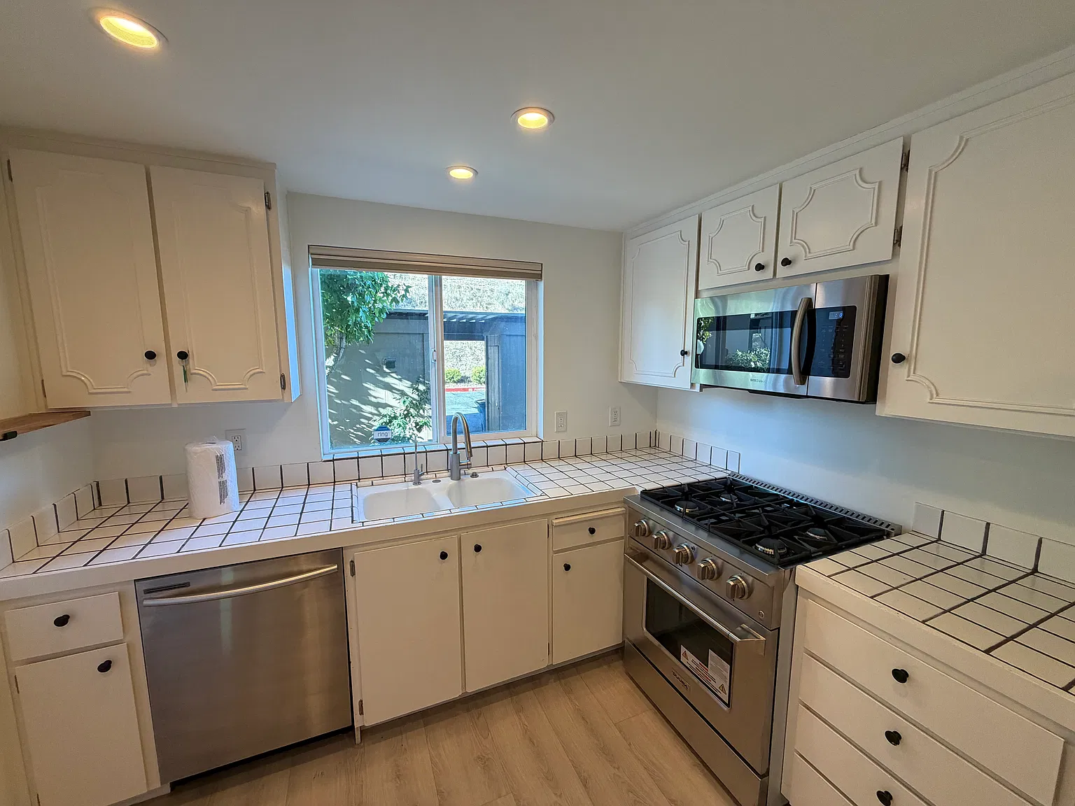 3 bed, 1560 sqft, $4,500 — Photo 2