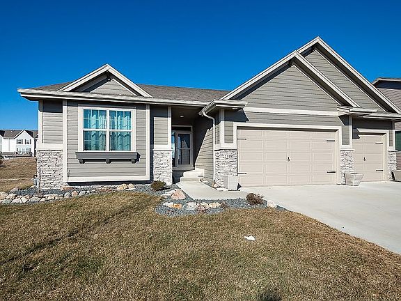 4th image of 1700 NE Silkwood Ct