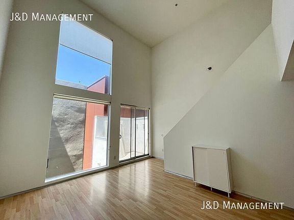 3rd image of 1944 State St Unit 12