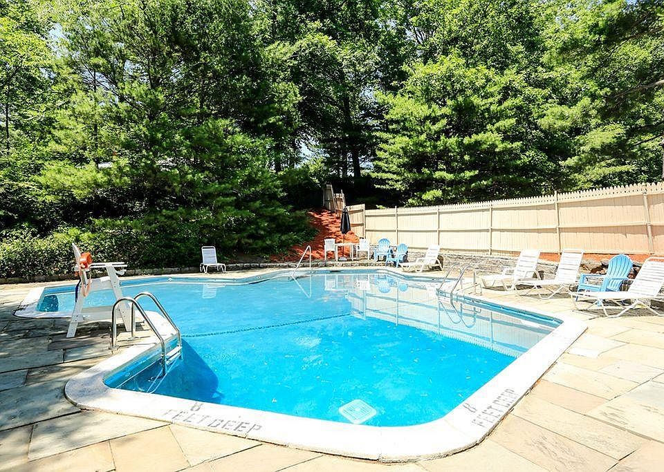 1st image of 555 Central Park Ave #6