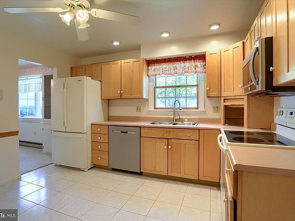 3rd image of 1109 Cocklin St