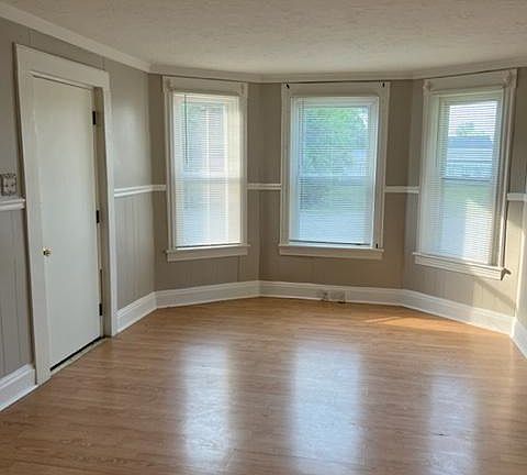 5th image of 499 S Dearborn Ave